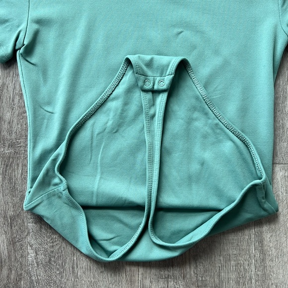 Babaton Contour Crew Bodysuit - Picture 4 of 5